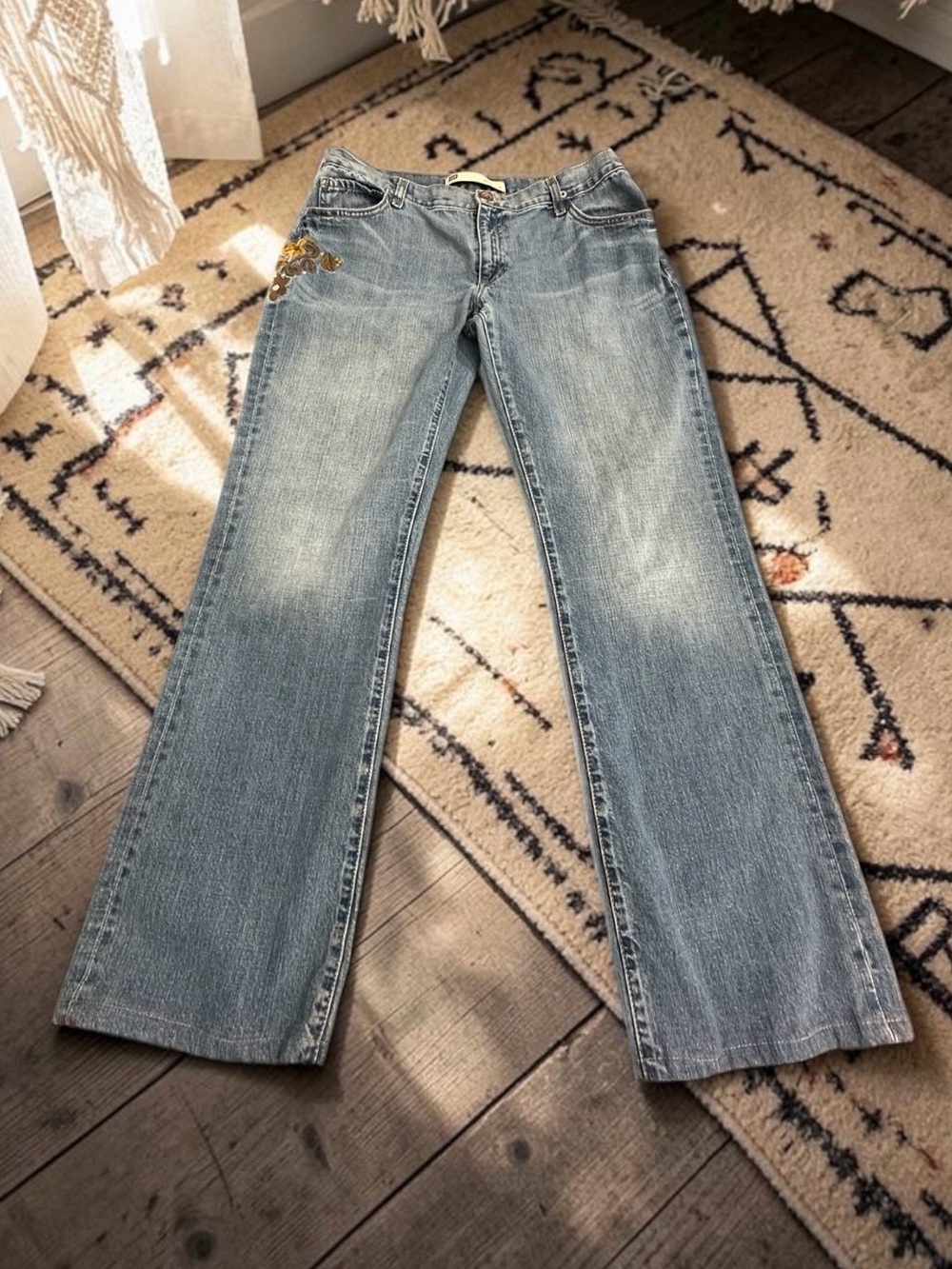 Gap Boy Cut Straight Leg Embroidered Jeans. Size: 14
